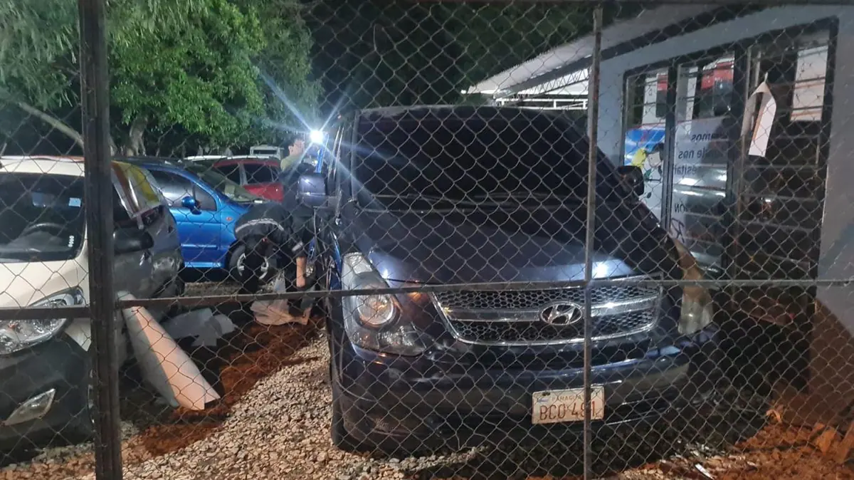El vehículo, la noche en que fue donado a la fundación.