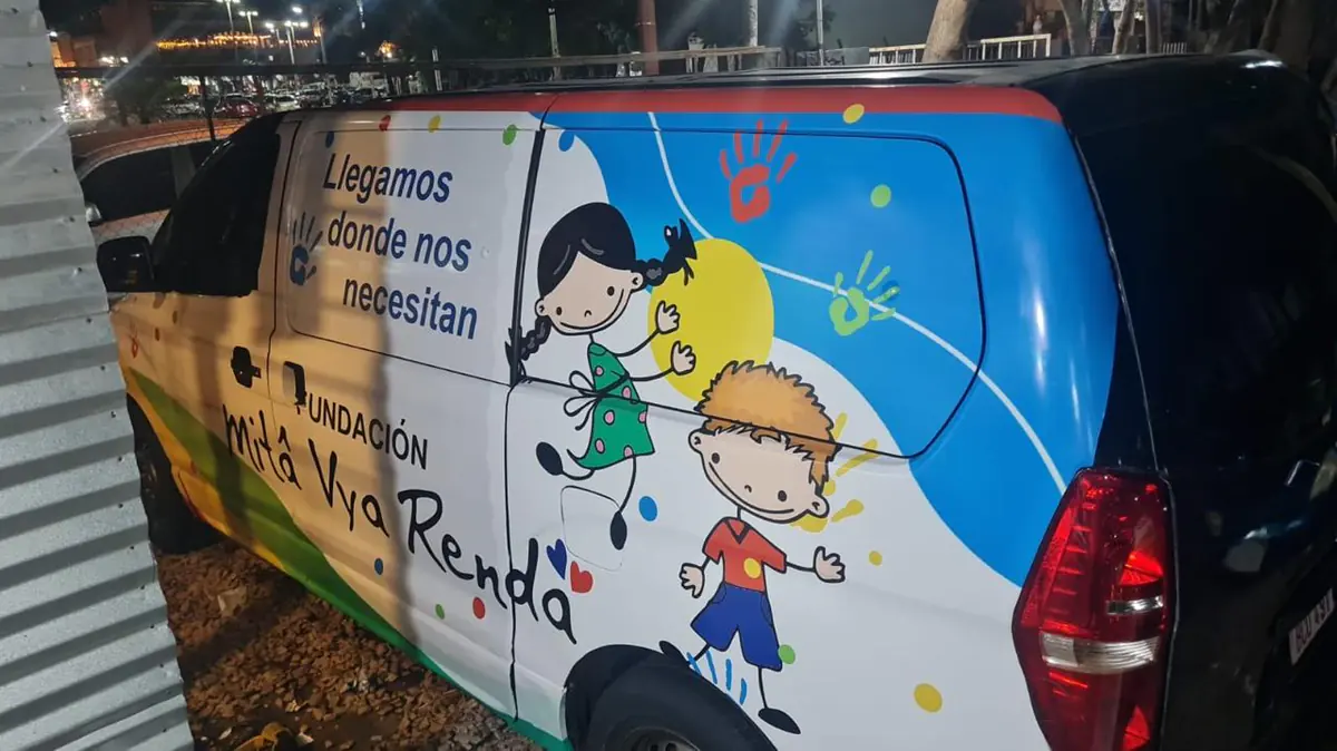 La Unidad Móvil terminada, con el lema «Llegamos donde nos necesitan».